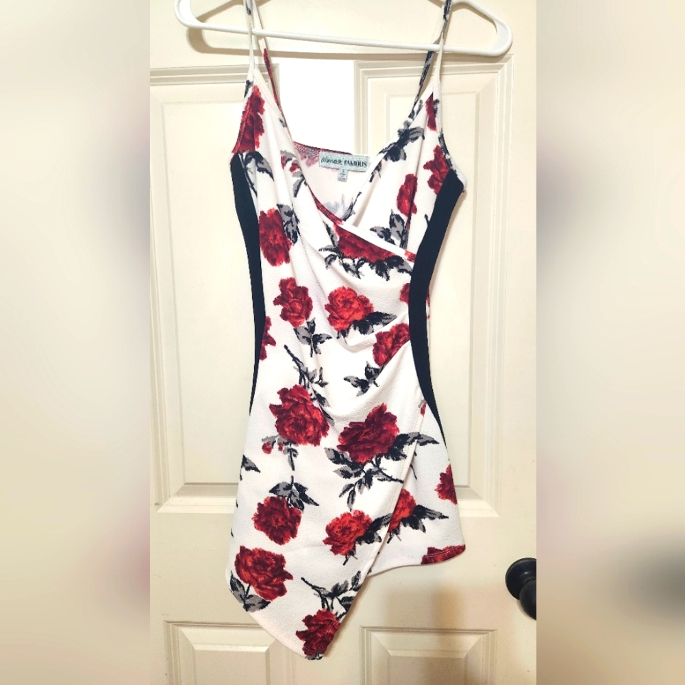 Super Cute Juniors short set with red rose print. Sz Small